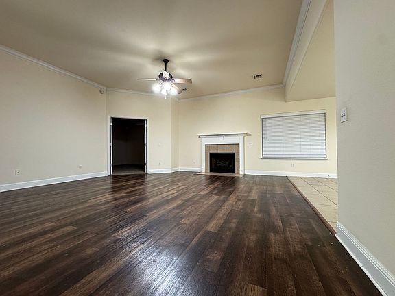 3rd image of 560 Dogwood St