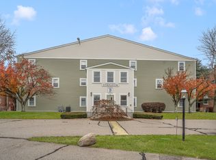 3524 W Shore Rd APT 505, Warwick, RI 02886
