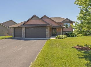 6081 Goodview Trl N, Hugo, MN 55038