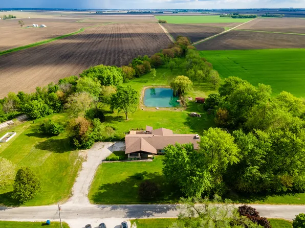 214 W Cleveland St, Cullom, IL 60929