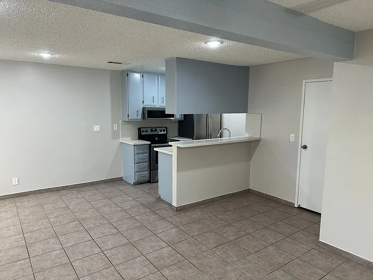 2274 E Desert Inn Rd — Photo 10