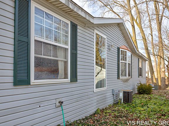 3rd image of 155 E 48th St Lot 59