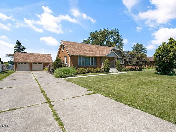 2nd image of 610 Fostoria Rd