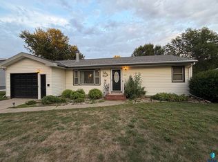 1018 N Elm St, Luverne, MN 56156