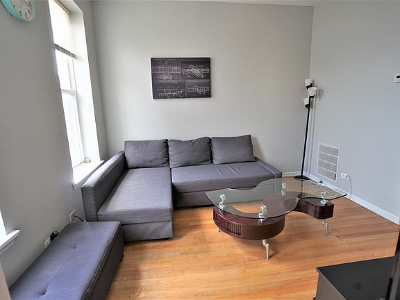 5th image of 863 N Marshfield Ave APT 3R