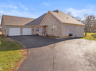 2395 W Robin Rd, Scottsburg, IN 47170