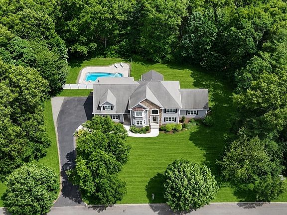 3rd image of 10 Weston Ave