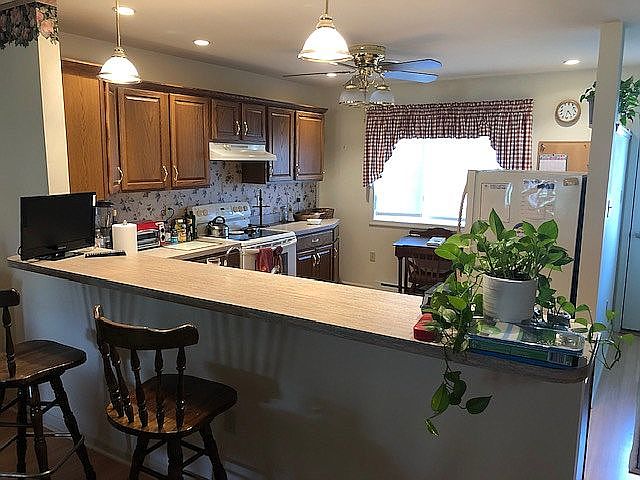 2nd image of 306 Winding Oak Dr