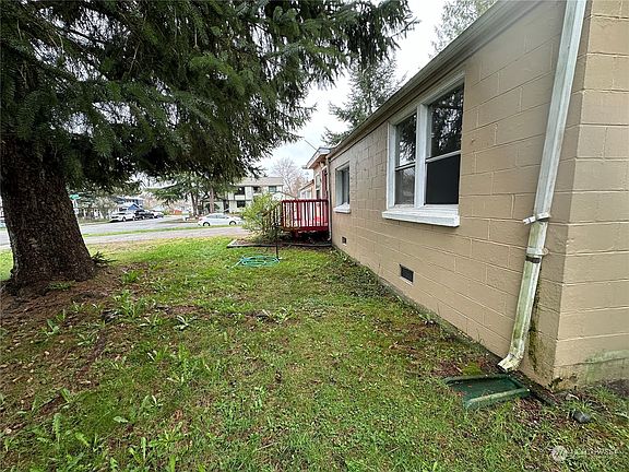 3rd image of 4906 38th Street NE