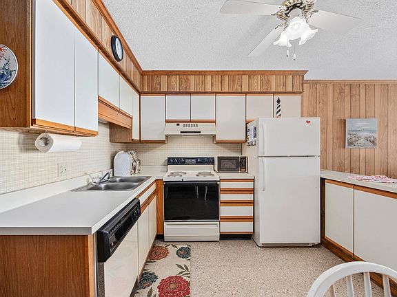 4th image of 9620 Shore Dr. #208