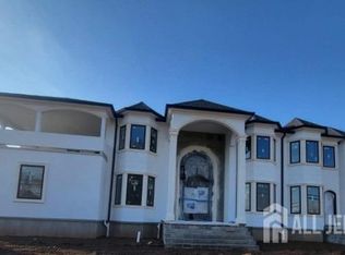 2 Frost Ave W, Edison, NJ 08820