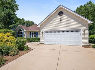 3714 Dorchester Pl, McHenry, IL 60050
