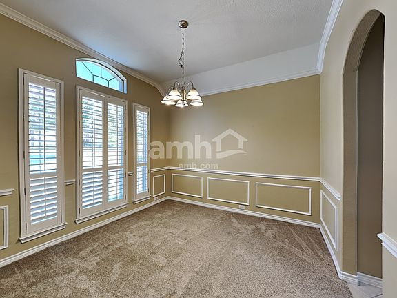 5th image of 904 Excalibur Dr