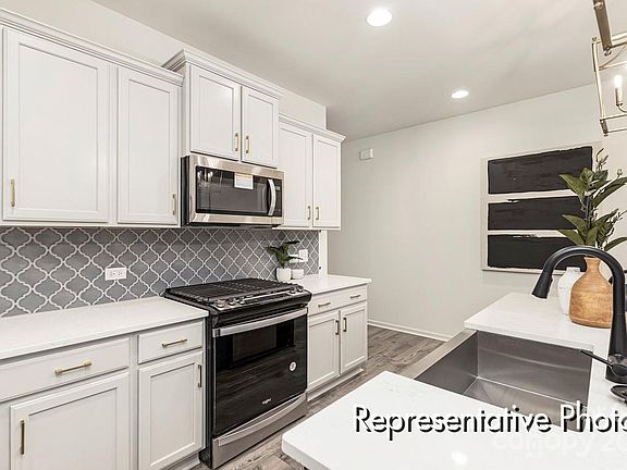 4th image of 4012 Southern Pine Dr #43