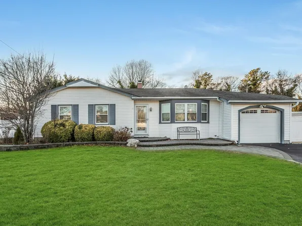 142 Greenbelt Parkway, Holbrook, NY 11741