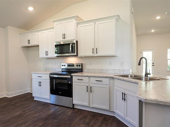3rd image of 35 FARNELL LANE