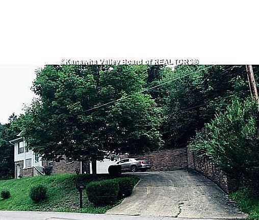 2nd image of 2411 Hampshire Dr