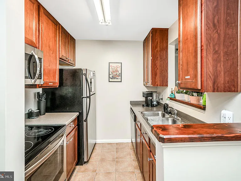 75 Fern Oak Cir #303 — Photo 4