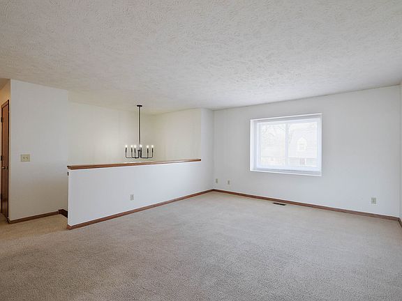 2nd image of 3201 Sequoia Dr