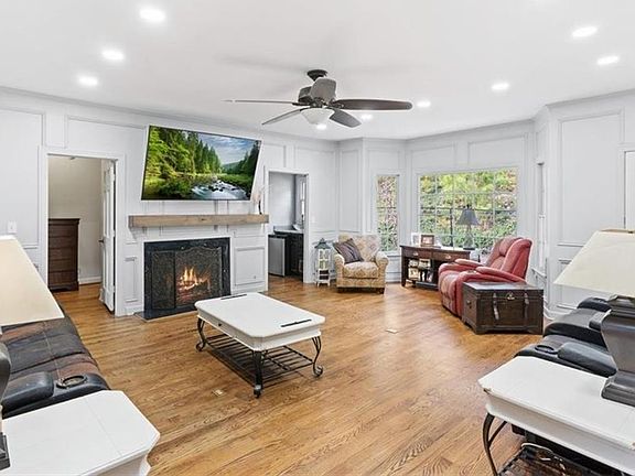 4th image of 20 Pine Valley Rd SW