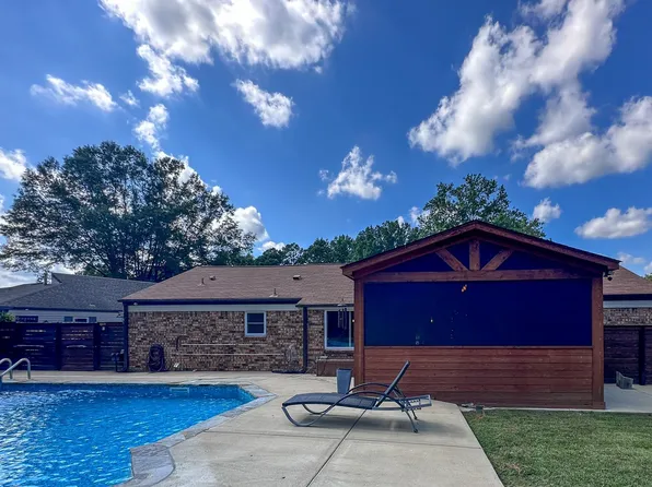 6073 Elk Grove Rd, Memphis, TN 38115