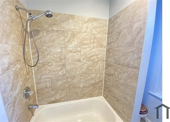 251 W Berkley St — Photo 7
