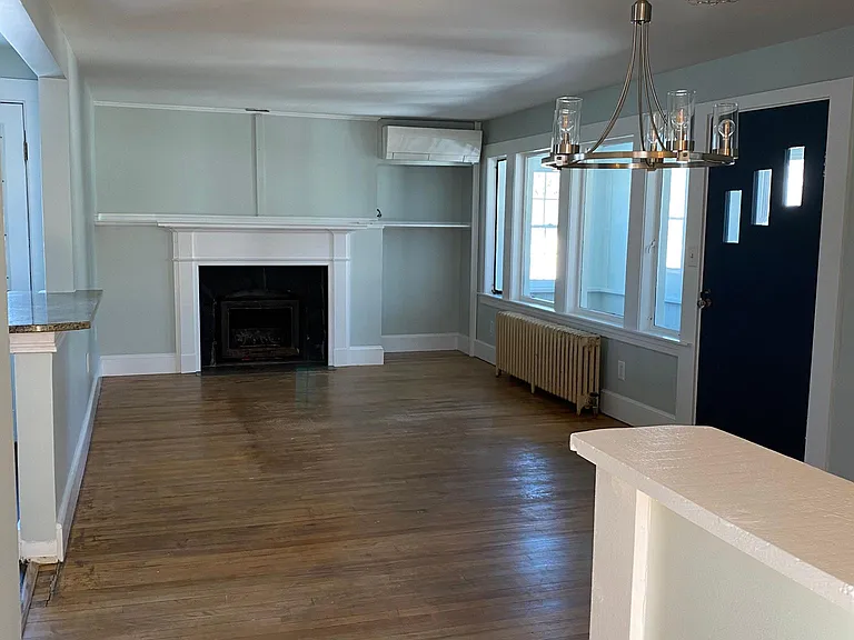 247 Forest St — Photo 2