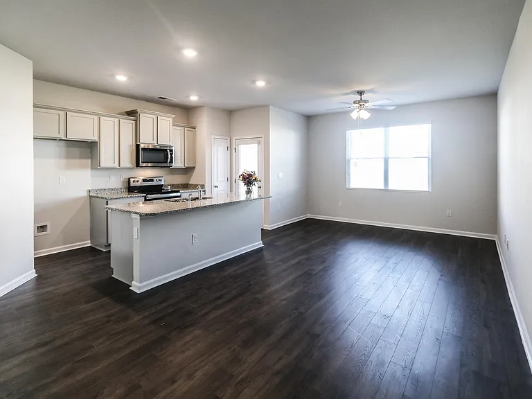 4347 Newland St — Photo 8