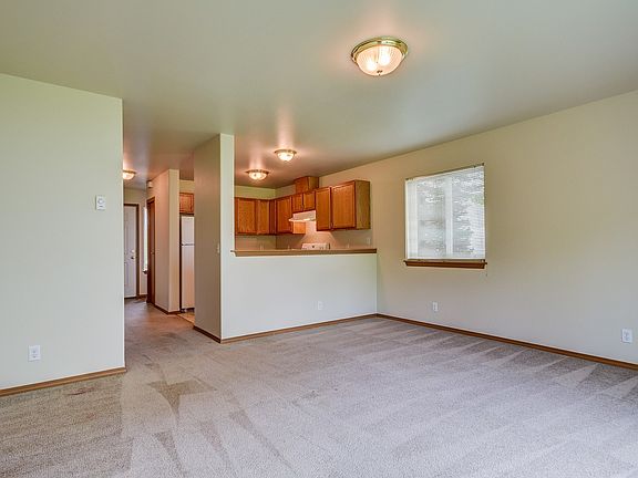 3rd image of 1486 NW Falls Creek Loop Unit 1