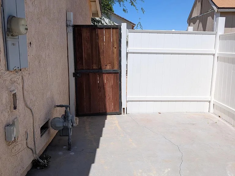 239 Katherine Ct — Photo 9