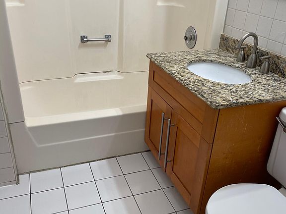 4th image of 1238 N Kedzie Ave APT 1