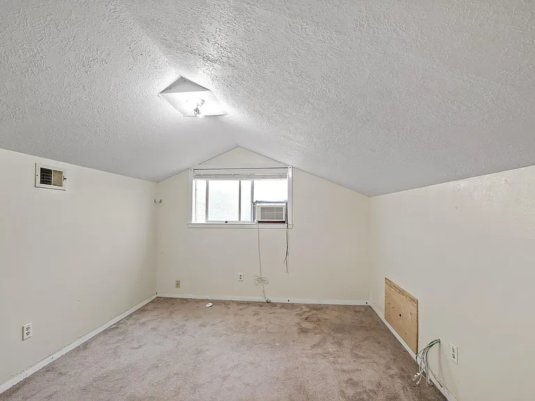 1905 Zapp Ln — Photo 15