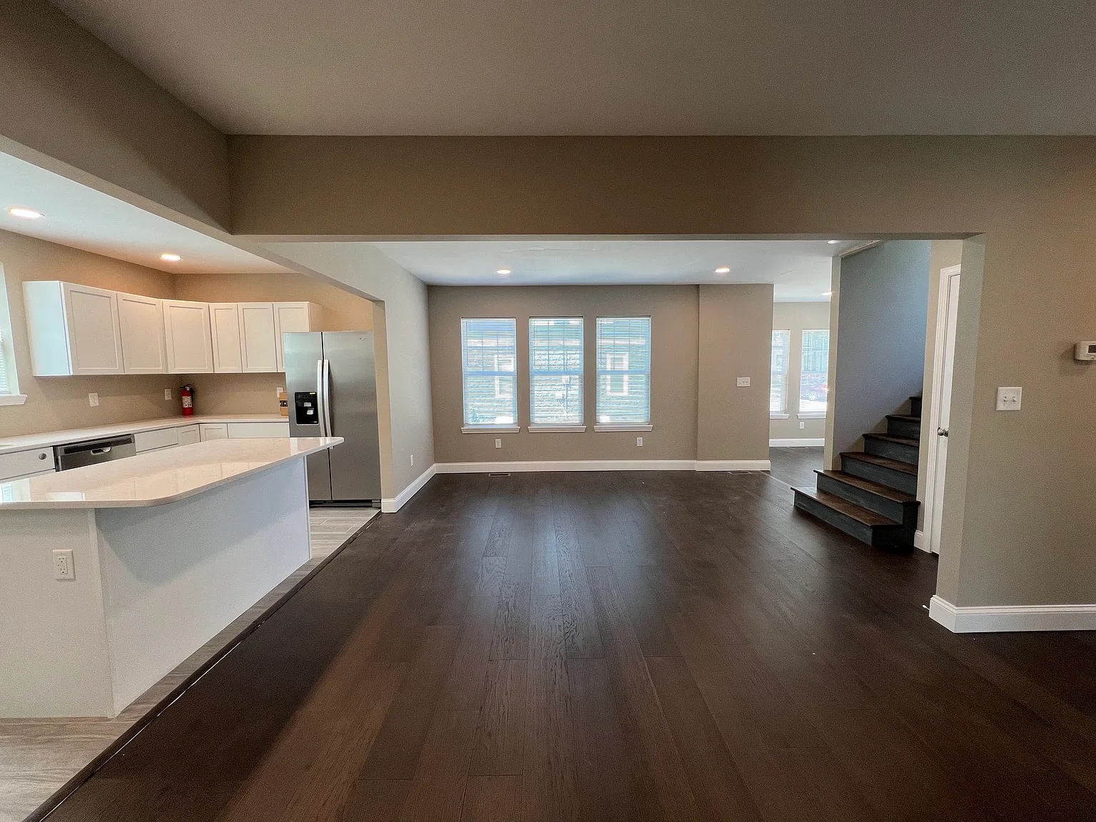 5 bed, 5.5 bath, 2034 sqft, $7,750 — Photo 3