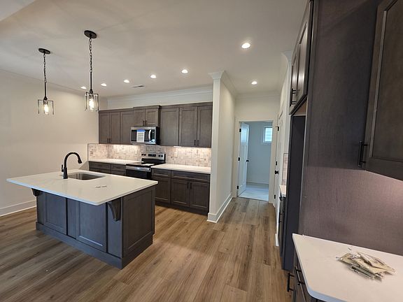 3rd image of 595 Willow Grove Ct