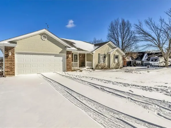 809 SW Brome Dr, Grain Valley, MO 64029