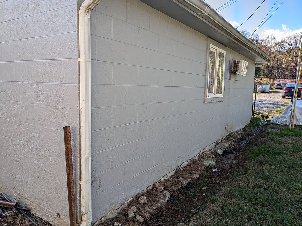 2nd image of 1085 Cavender Rd SE