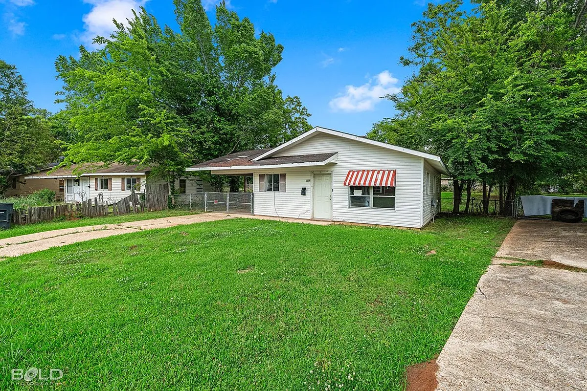 Building Photo - 8413 David Dr