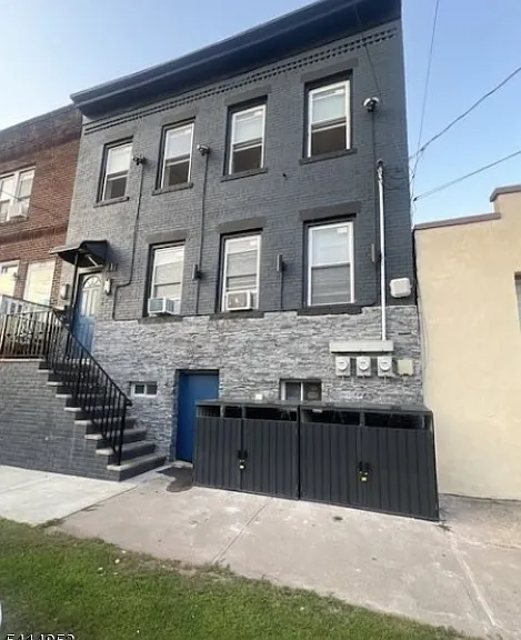 21 Alva St #2 — Photo 1