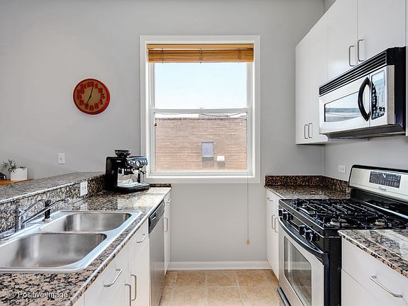 5th image of 1406 N Greenview Ave #3