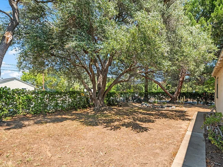 14331 Capri Dr — Photo 28