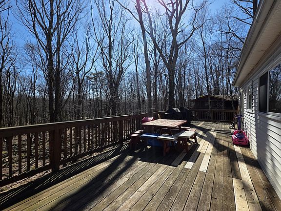 3rd image of 137 Gaskin Dr