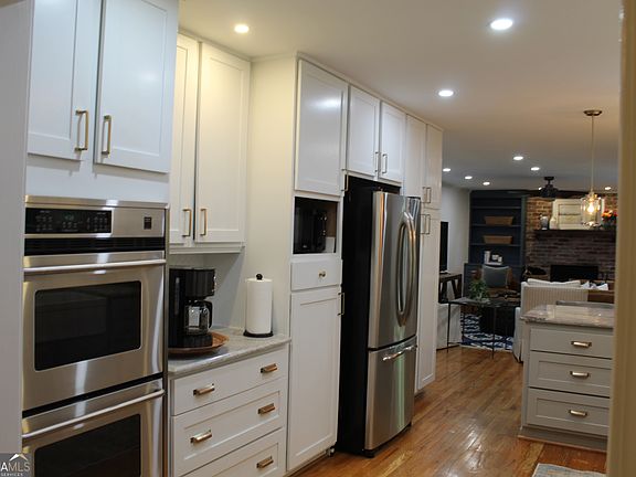 4th image of 4989 Mountclaire Rd
