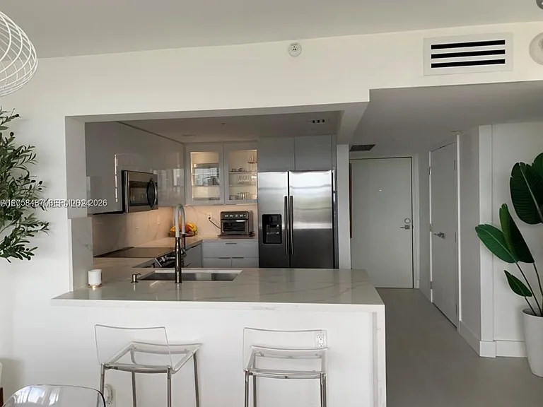 2555 Collins Ave #1906 — Photo 11