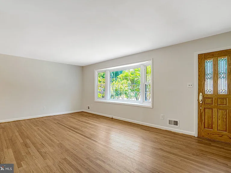 8236 Governors Ct — Photo 6