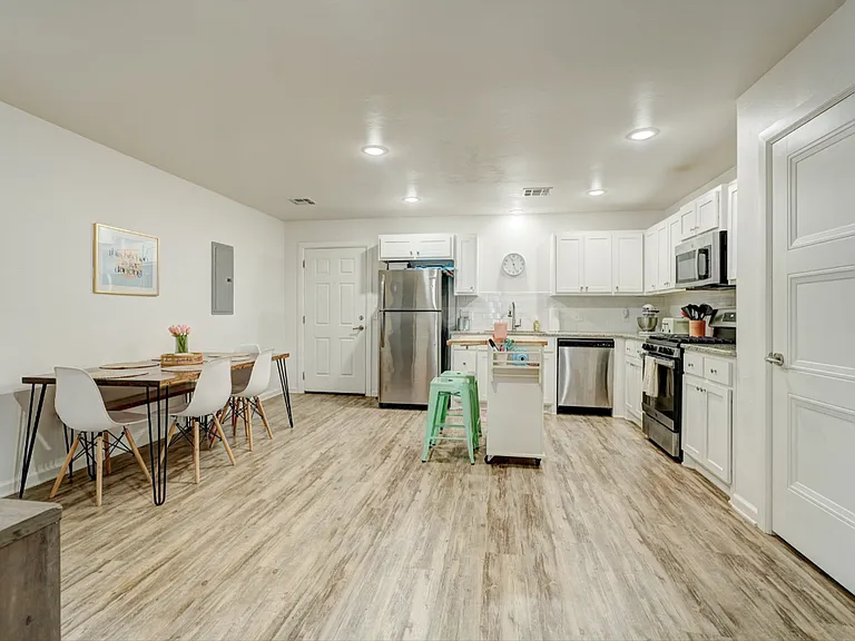 1520 N Market Ave — Photo 16
