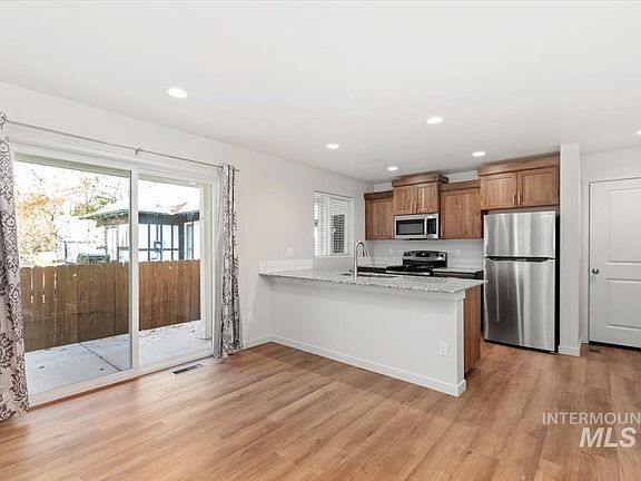 5th image of 2302-2304 N 35th St