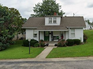 523 W Trusler St, Oakland City, IN 47660