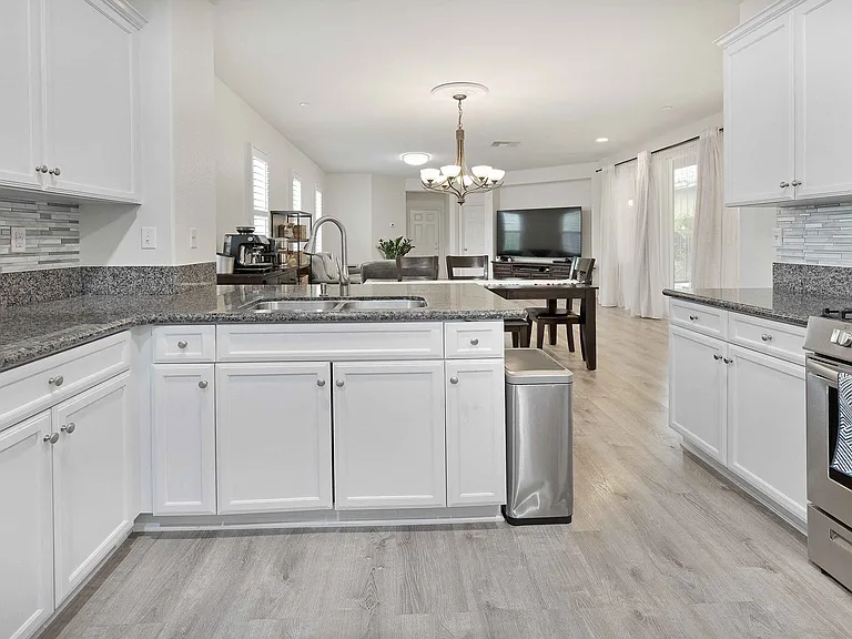 1224 Los Olivos St — Photo 3