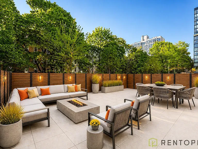 960 Franklin Ave #108 — Photo 2