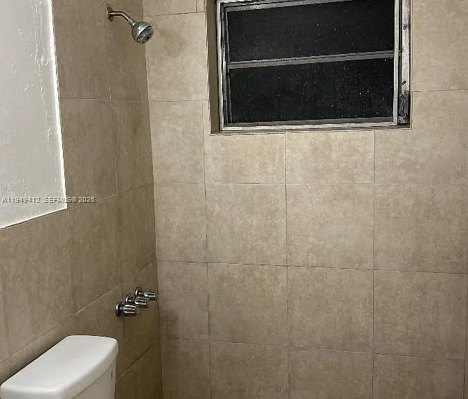 626 NE 61st St #5 — Photo 8